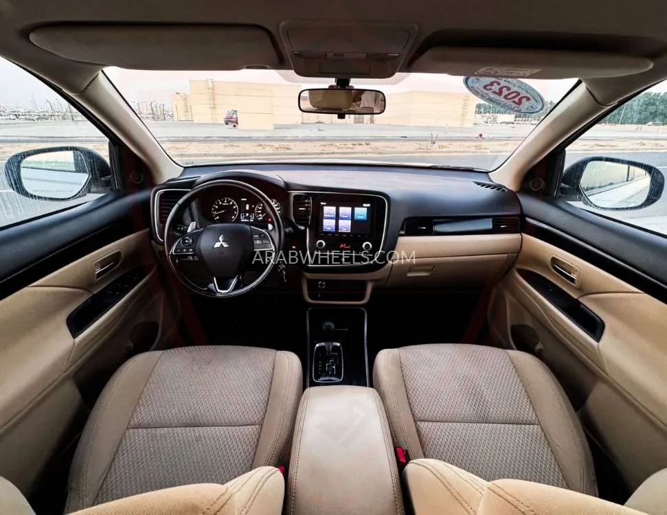 Mitsubishi Outlander 2023 for Sale in Sharjah Image-11