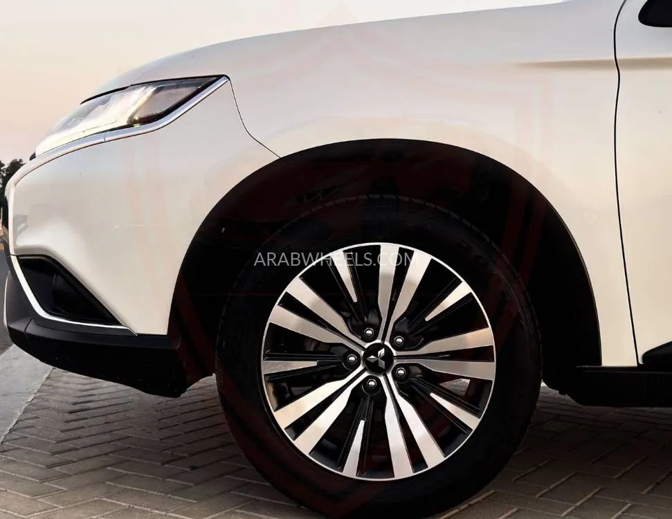Mitsubishi Outlander 2023 for Sale in Sharjah Image-19