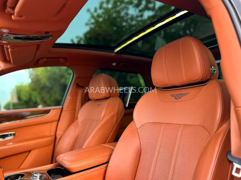 Bentley Bentayga 2018 for Sale in Sharjah Image-11