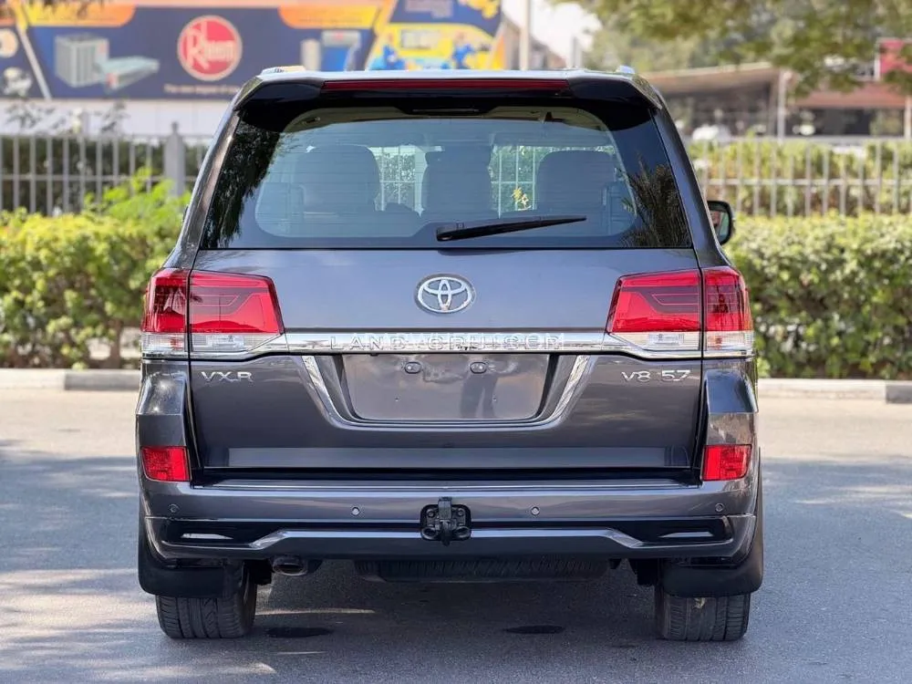 Toyota Land Cruiser 2018 for Sale in Dubai Image-2