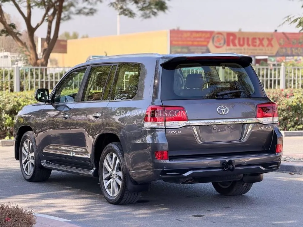 Toyota Land Cruiser 2018 for Sale in Dubai Image-6