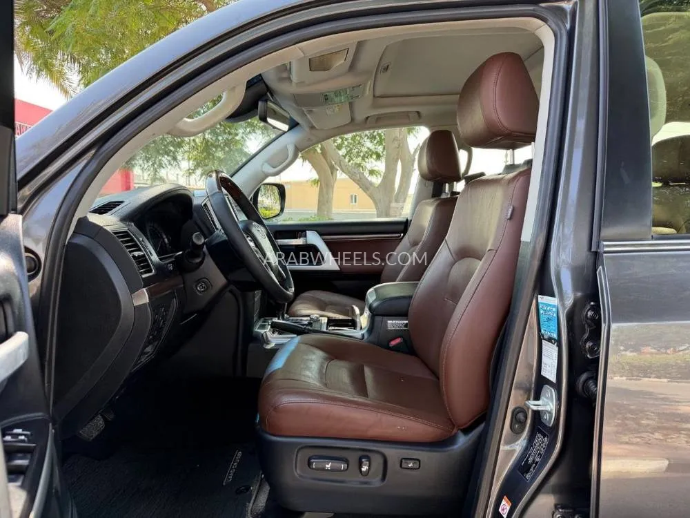 Toyota Land Cruiser 2018 for Sale in Dubai Image-12