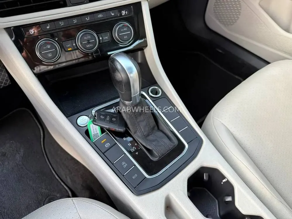 Volkswagen Jetta 2019 for Sale in Sharjah Image-15
