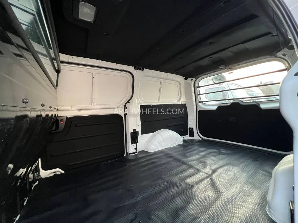 هيونداي إتش-1 ستاريكس 2021 for Sale in الشارقة Image-14