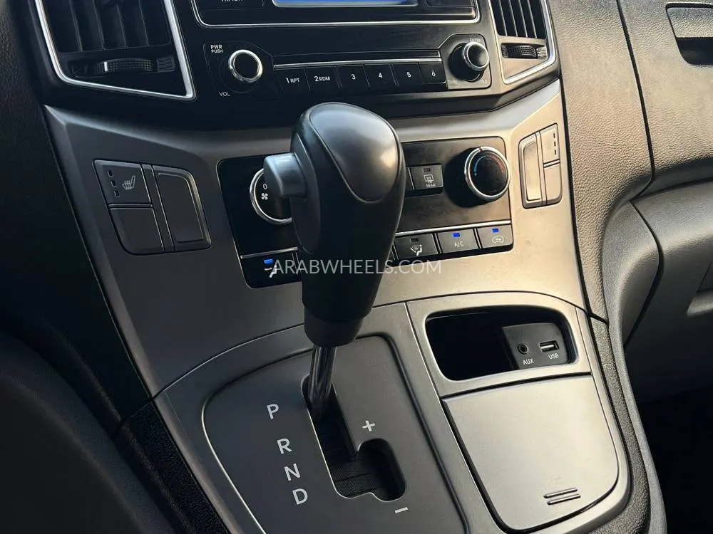 هيونداي إتش-1 ستاريكس 2021 for Sale in الشارقة Image-17