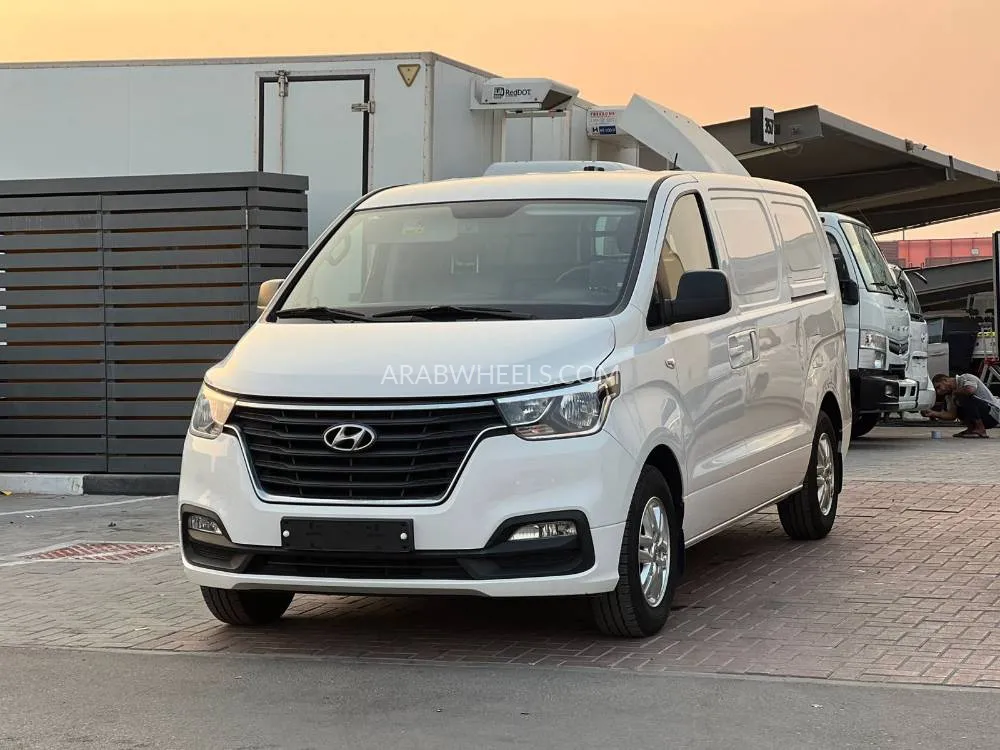 Hyundai H-1 Starex 2021 for Sale in Sharjah Image-4
