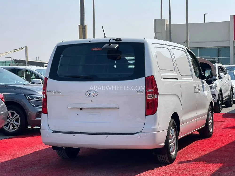 Hyundai H-1 Starex 2021 for Sale in Sharjah Image-7