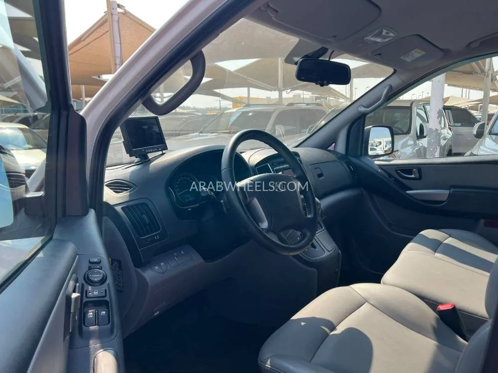 Hyundai H-1 Starex 2021 for Sale in Sharjah Image-10