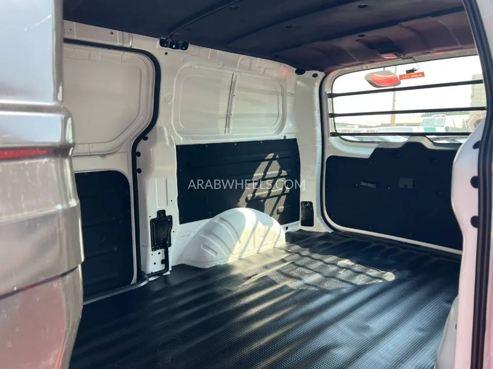 Hyundai H-1 Starex 2021 for Sale in Sharjah Image-15