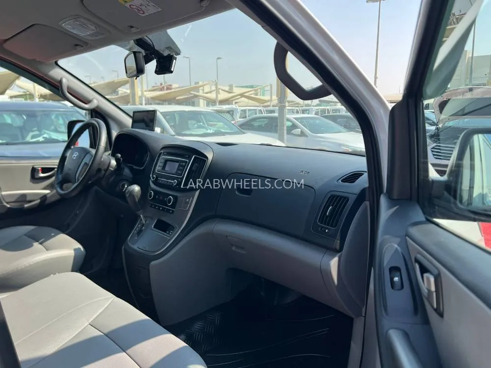 هيونداي إتش-1 ستاريكس 2021 for Sale in الشارقة Image-12
