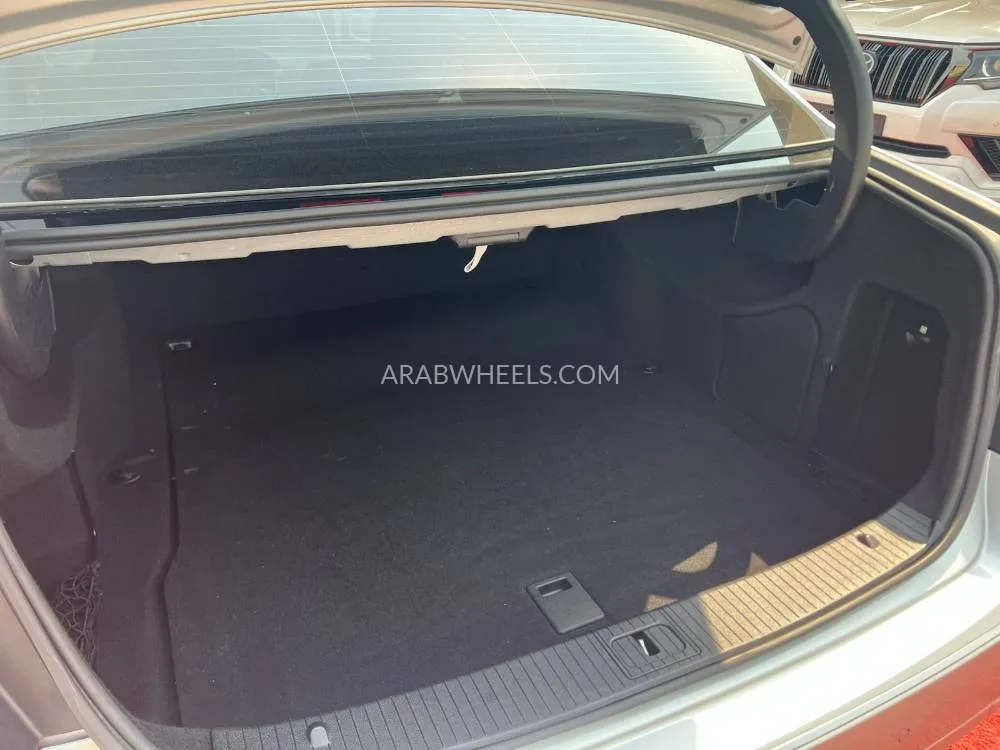 Mercedes Benz E Class 2011 for Sale in Sharjah Image-19