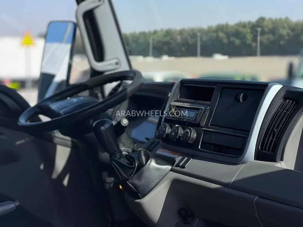 Mitsubishi Fuso 2019 for Sale in Sharjah Image-9