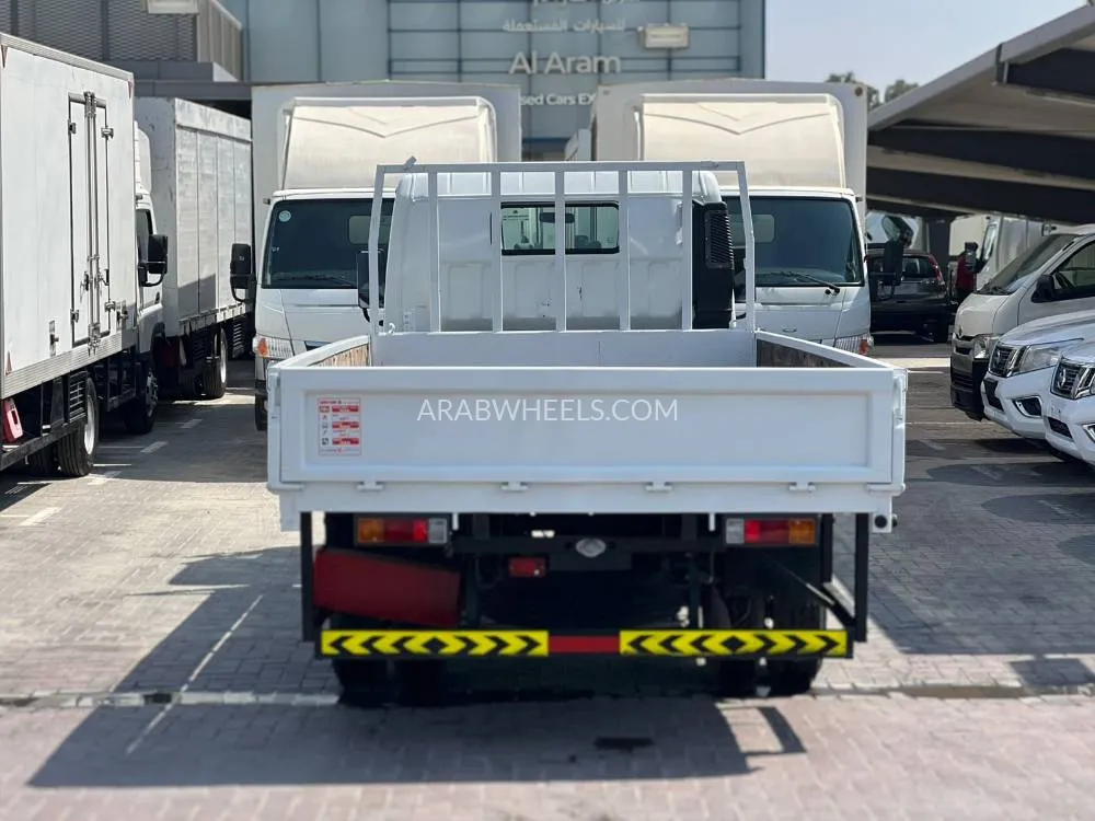Mitsubishi Fuso 2020 for Sale in Sharjah Image-6