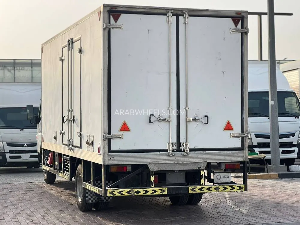 Mitsubishi Fuso 2020 for Sale in Sharjah Image-5