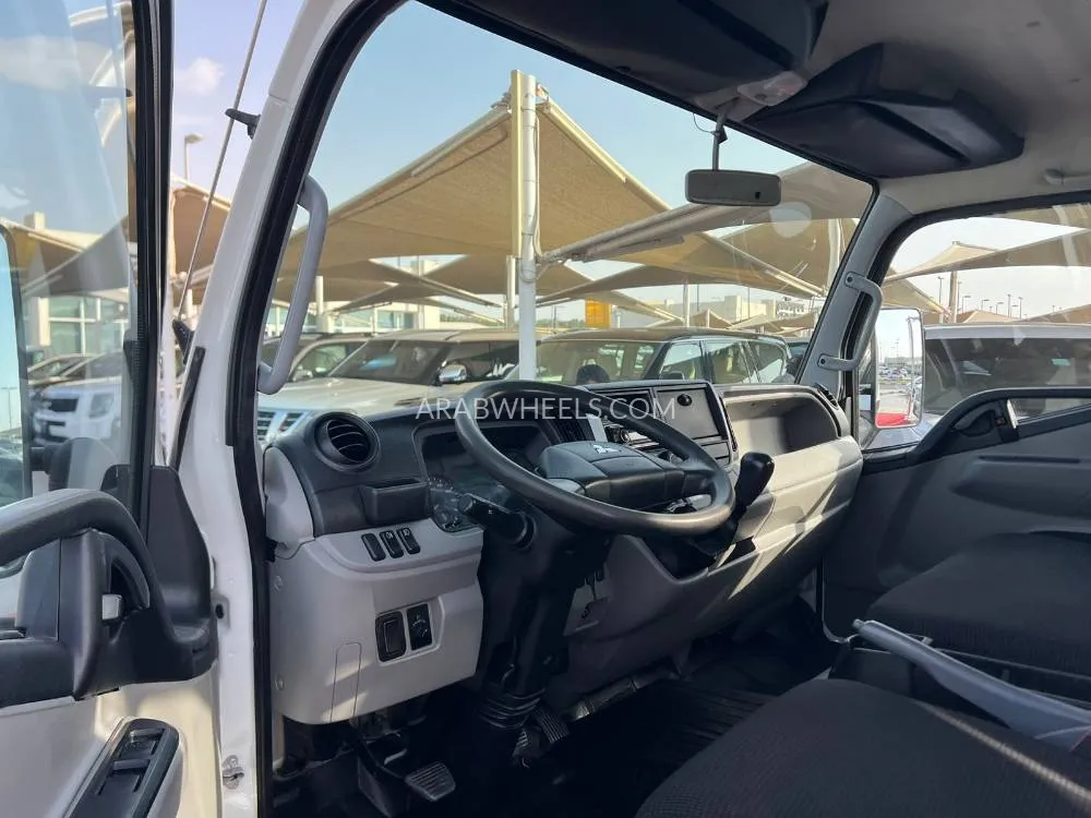 Mitsubishi Fuso 2020 for Sale in Sharjah Image-10