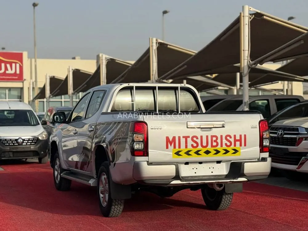 Mitsubishi L200 2020 for Sale in Sharjah Image-5
