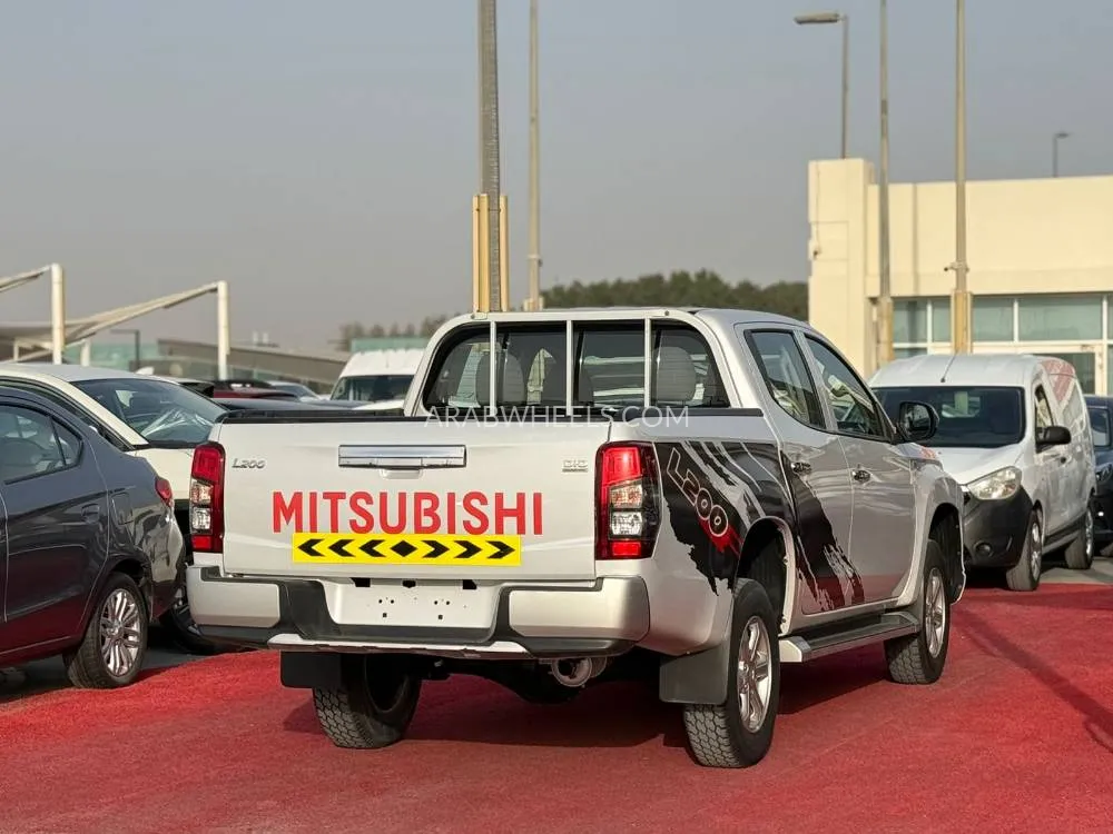 Mitsubishi L200 2020 for Sale in Sharjah Image-7