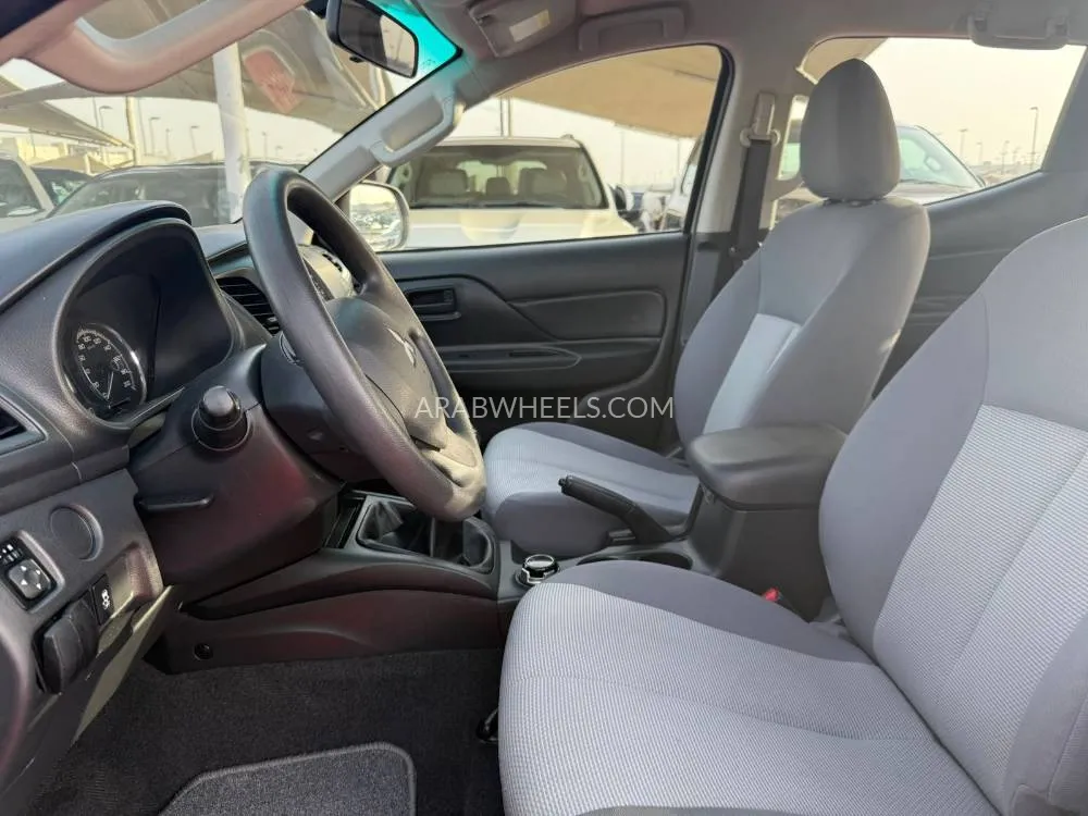 Mitsubishi L200 2020 for Sale in Sharjah Image-10