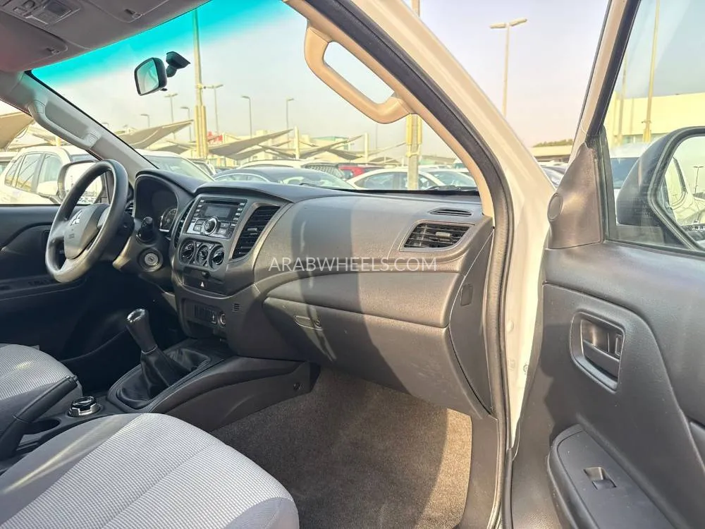 Mitsubishi L200 2020 for Sale in Sharjah Image-11