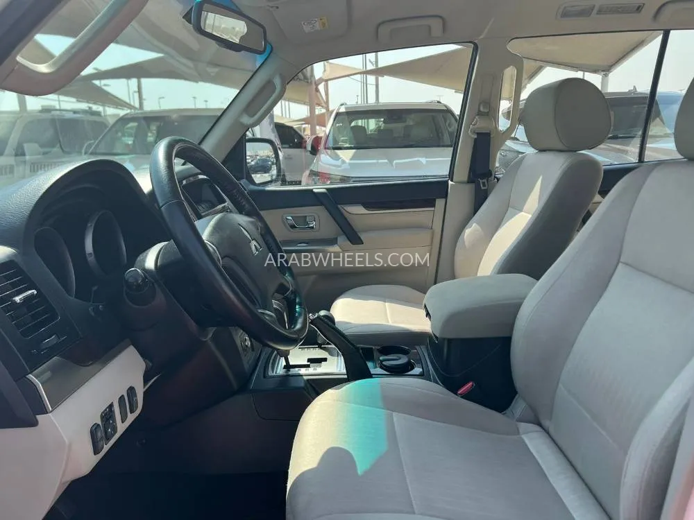 ميتسوبيشي باجيرو 2016 for Sale in الشارقة Image-11