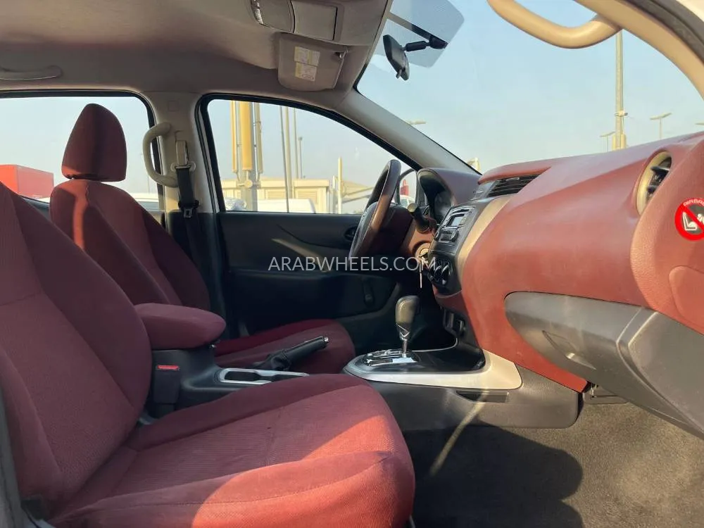Nissan Navara 2019 for Sale in Sharjah Image-9