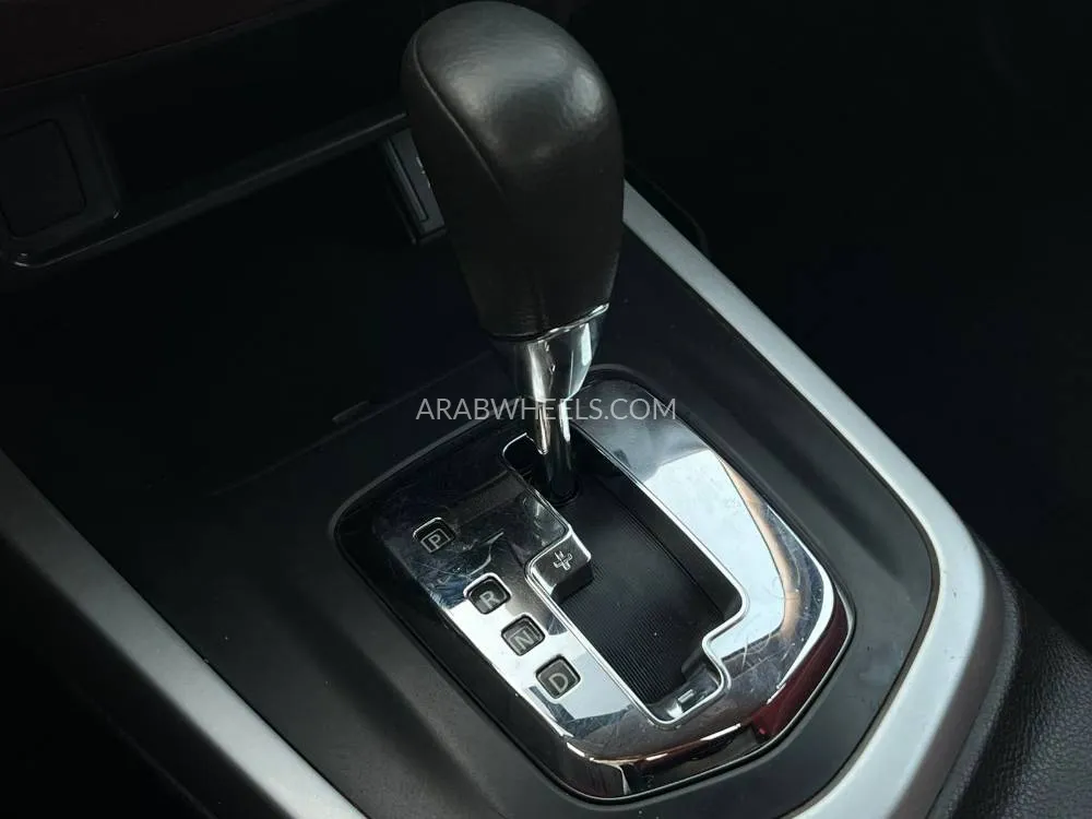 Nissan Navara 2019 for Sale in Sharjah Image-17