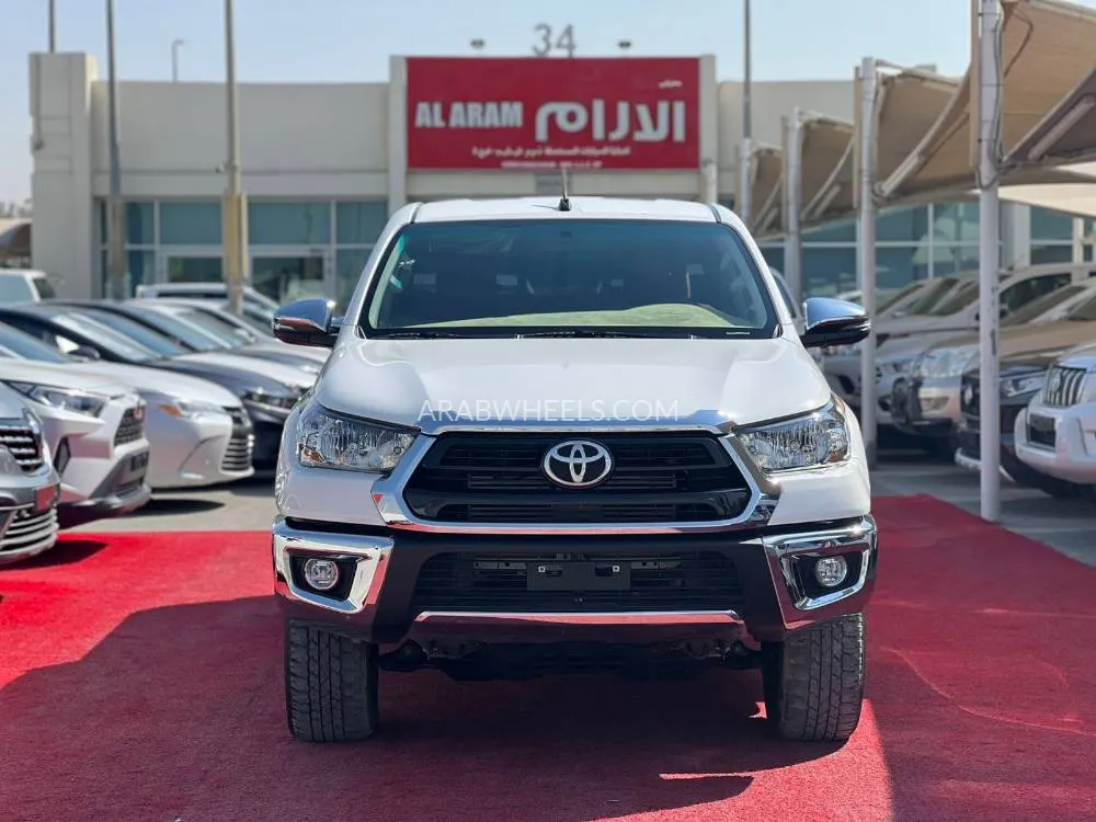 Toyota Hilux 2024 for Sale in Sharjah Image-3