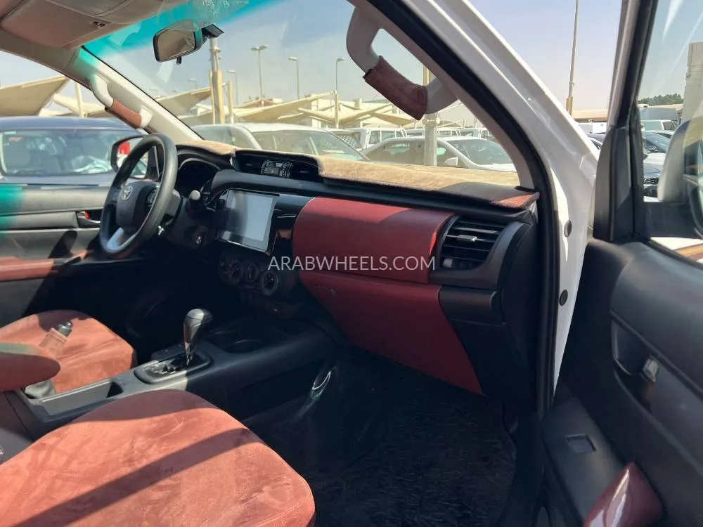 Toyota Hilux 2024 for Sale in Sharjah Image-12