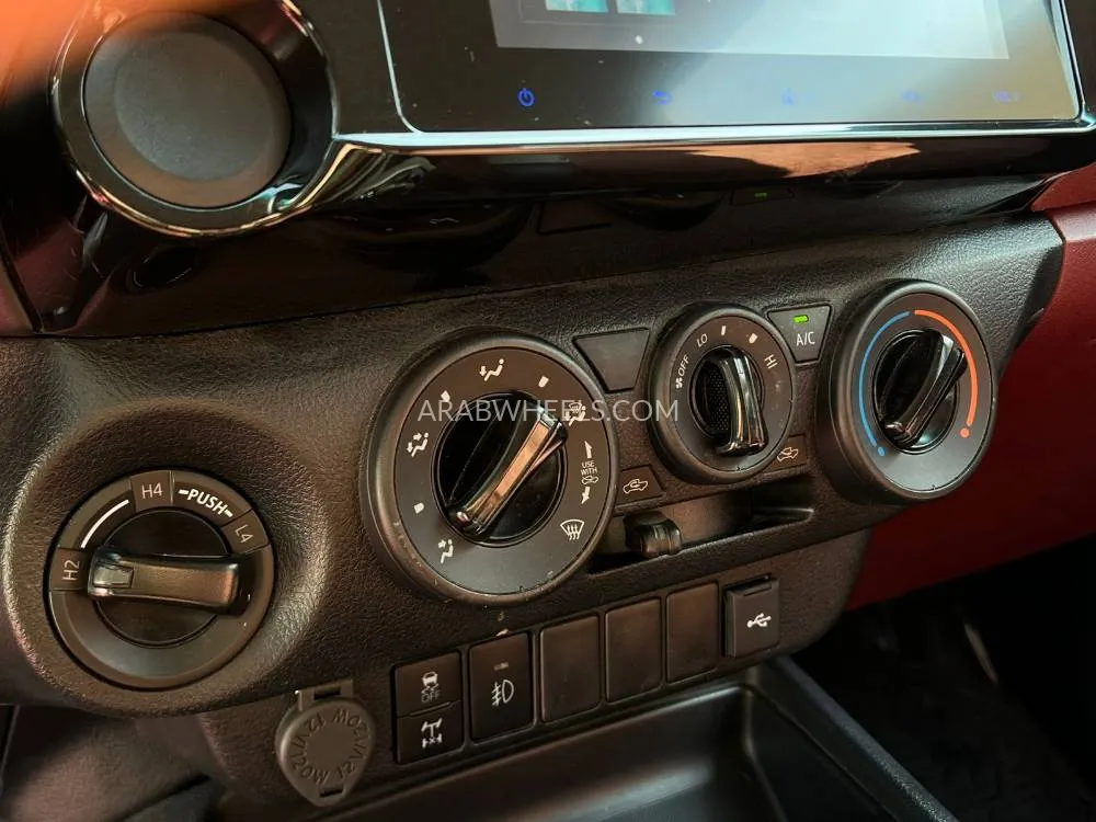Toyota Hilux 2024 for Sale in Sharjah Image-18