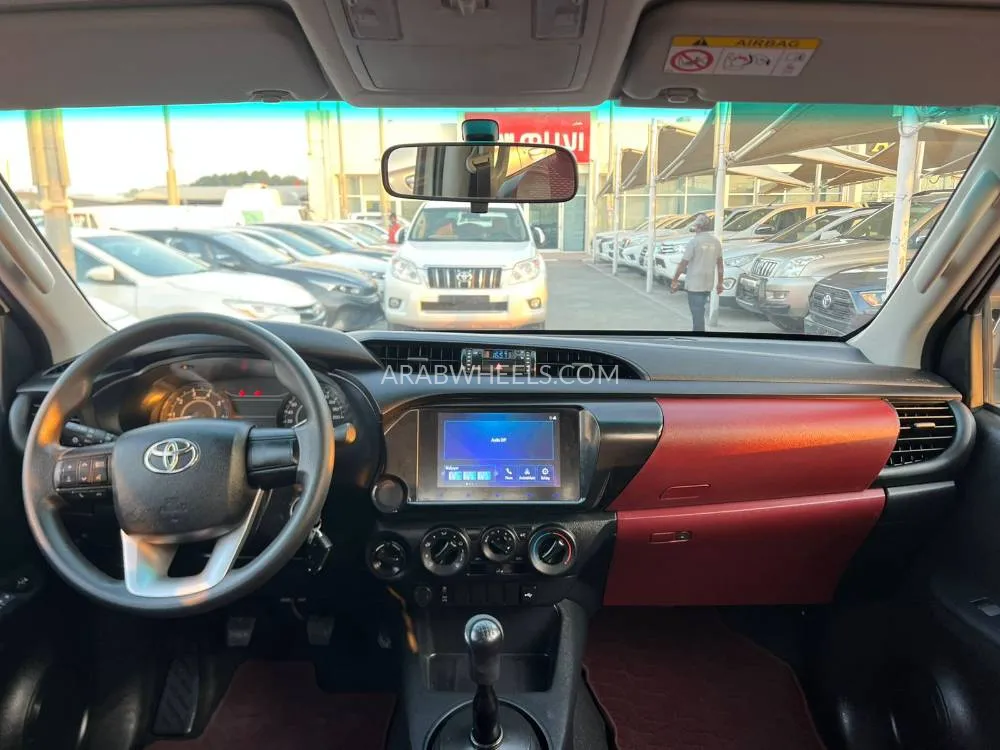 تويوتا هايلوكس 2024 for Sale in الشارقة Image-9