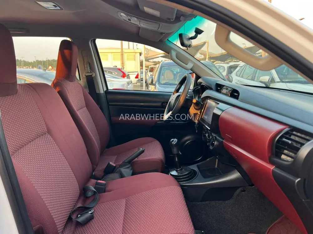 تويوتا هايلوكس 2024 for Sale in الشارقة Image-13