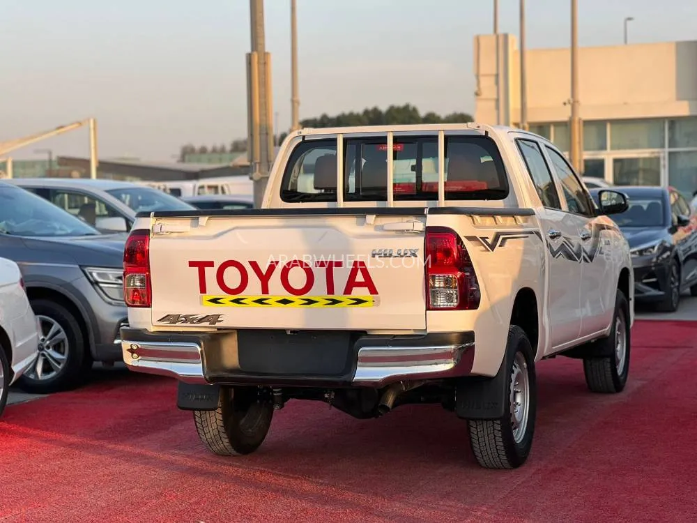 تويوتا هايلوكس 2024 for Sale in الشارقة Image-7