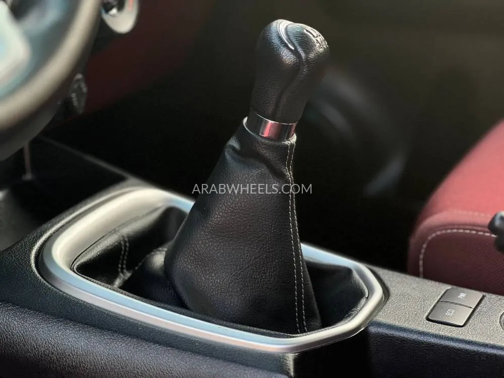 تويوتا هايلوكس 2024 for Sale in الشارقة Image-17