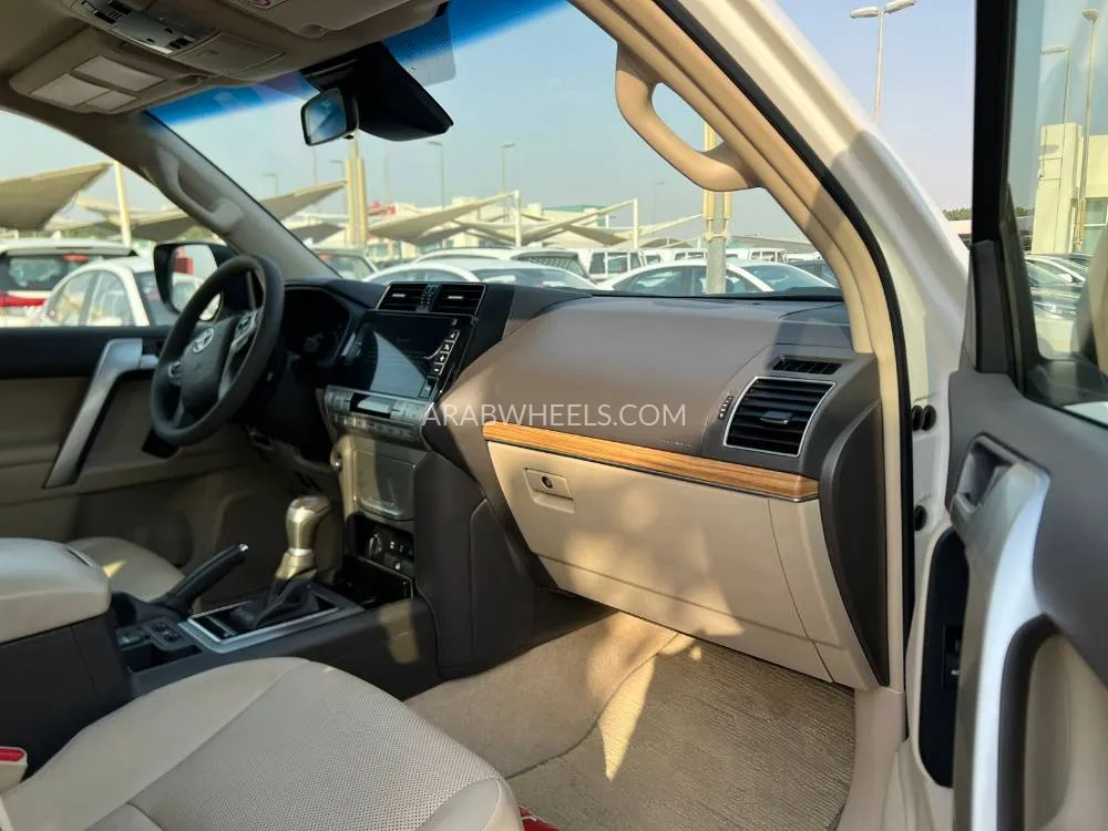 تويوتا لاند كروزر برادو 2022 for Sale in الشارقة Image-9