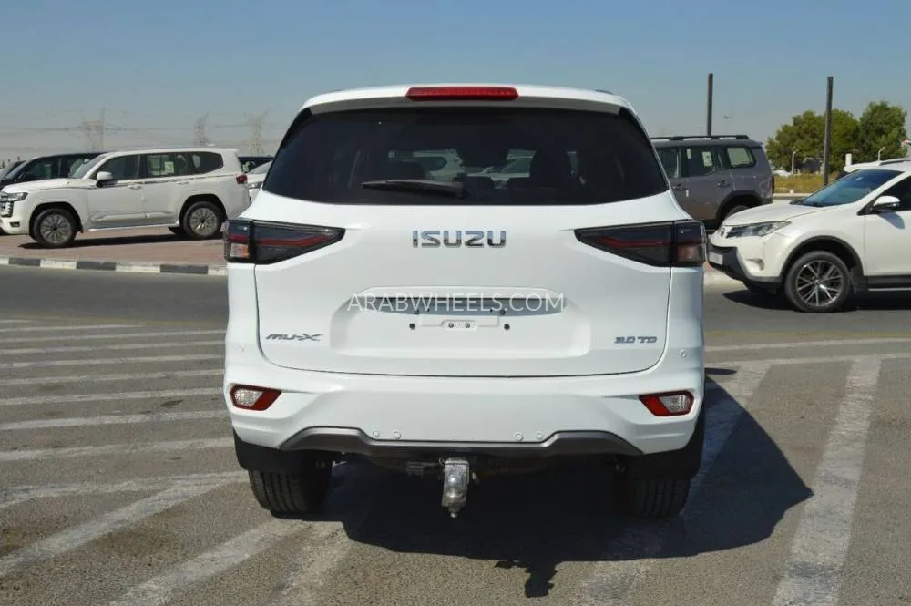 Isuzu Mu-X 2023 for Sale in Dubai Image-8