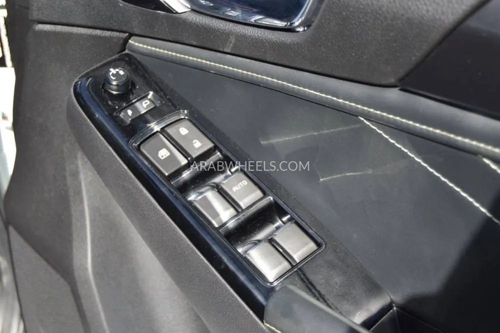 Isuzu Mu-X 2023 for Sale in Dubai Image-17