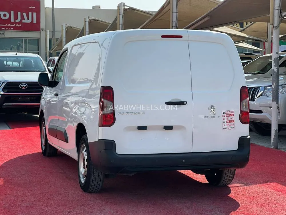 Peugeot Partner 2022 for Sale in Sharjah Image-5