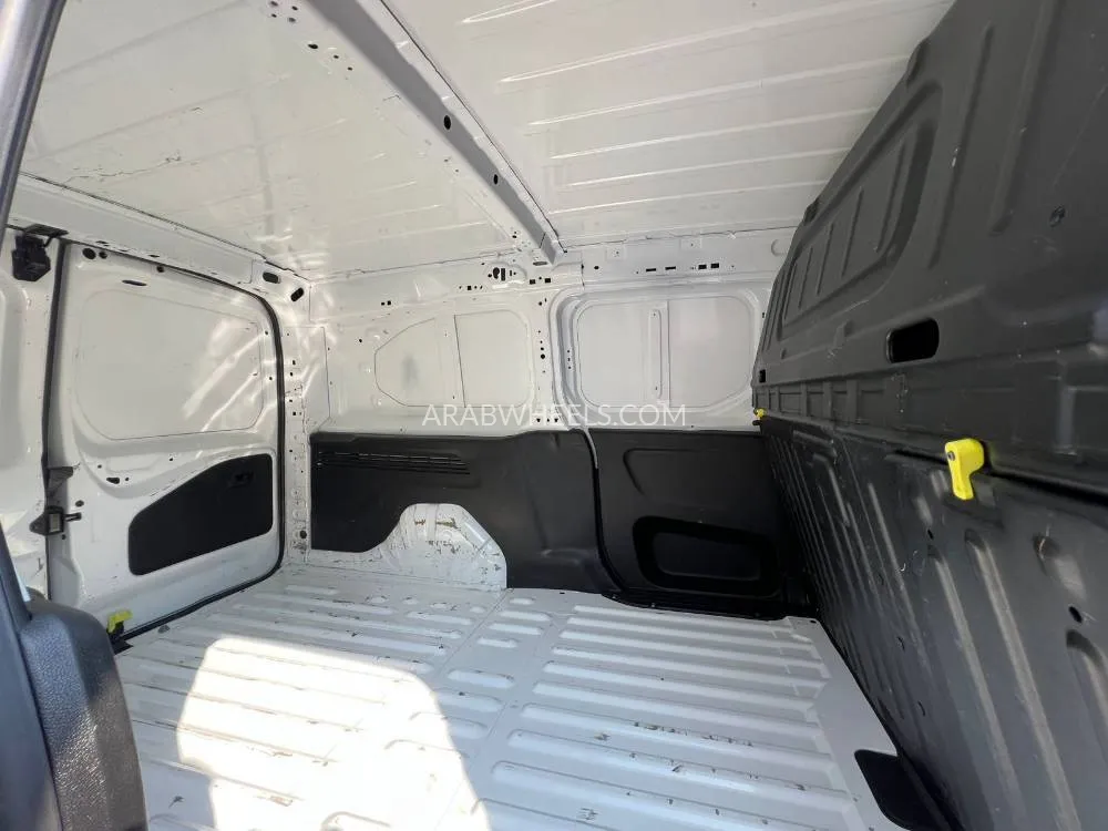 Peugeot Partner 2022 for Sale in Sharjah Image-15