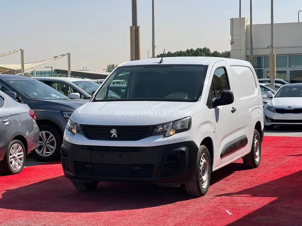 Peugeot Partner 2022 for Sale in Sharjah Image-4