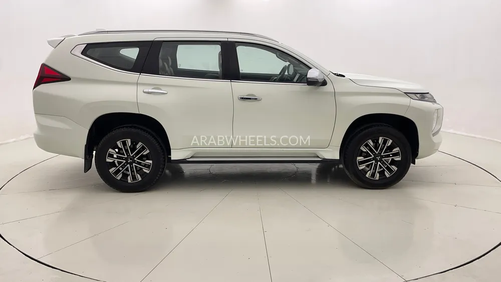 Mitsubishi Montero Sport 2022 for Sale in Dubai Image-2