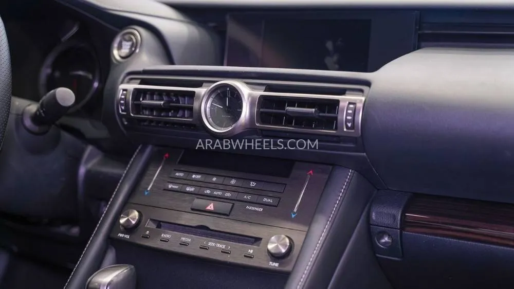 لكزس RC 2021 for Sale in الشارقة Image-6