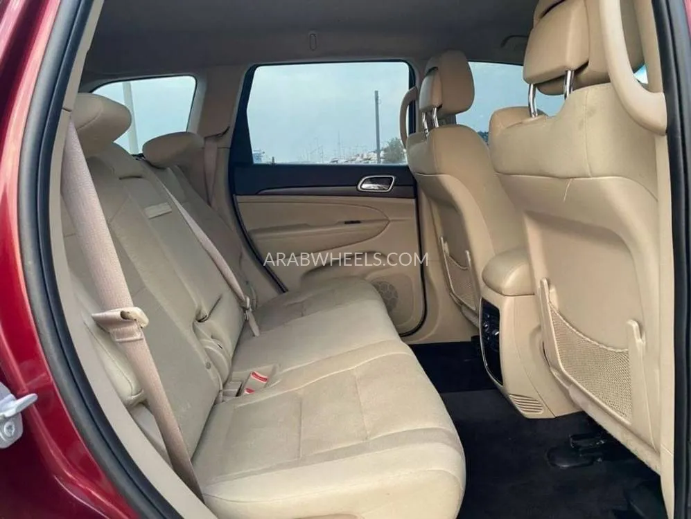 جيب شيروكي 2017 for Sale in الشارقة Image-9