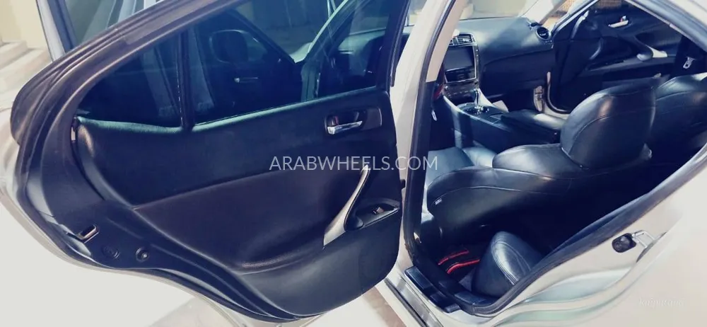 Lexus IS 2007 for Sale in Ajman Image-12