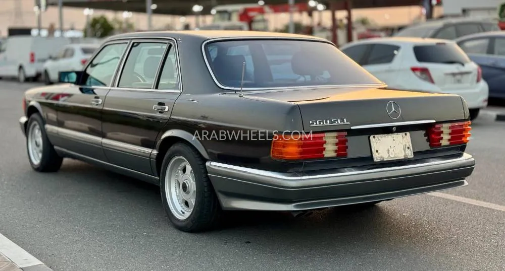 Mercedes Benz 560 1990 for Sale in Dubai Image-5