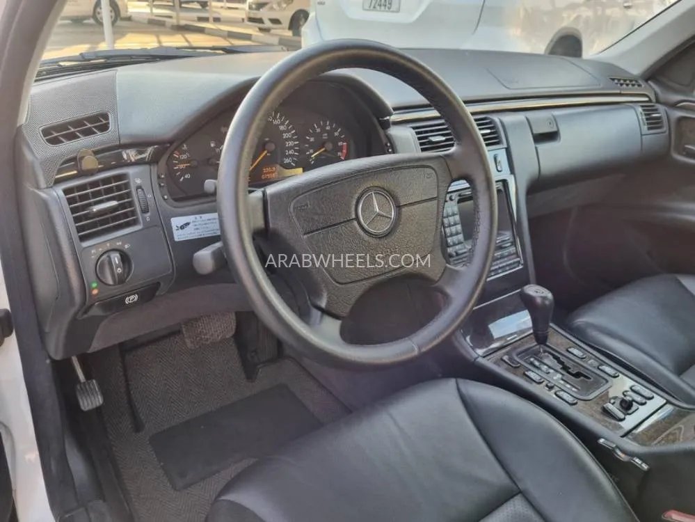 Mercedes Benz E Class 2000 for Sale in Dubai Image-8
