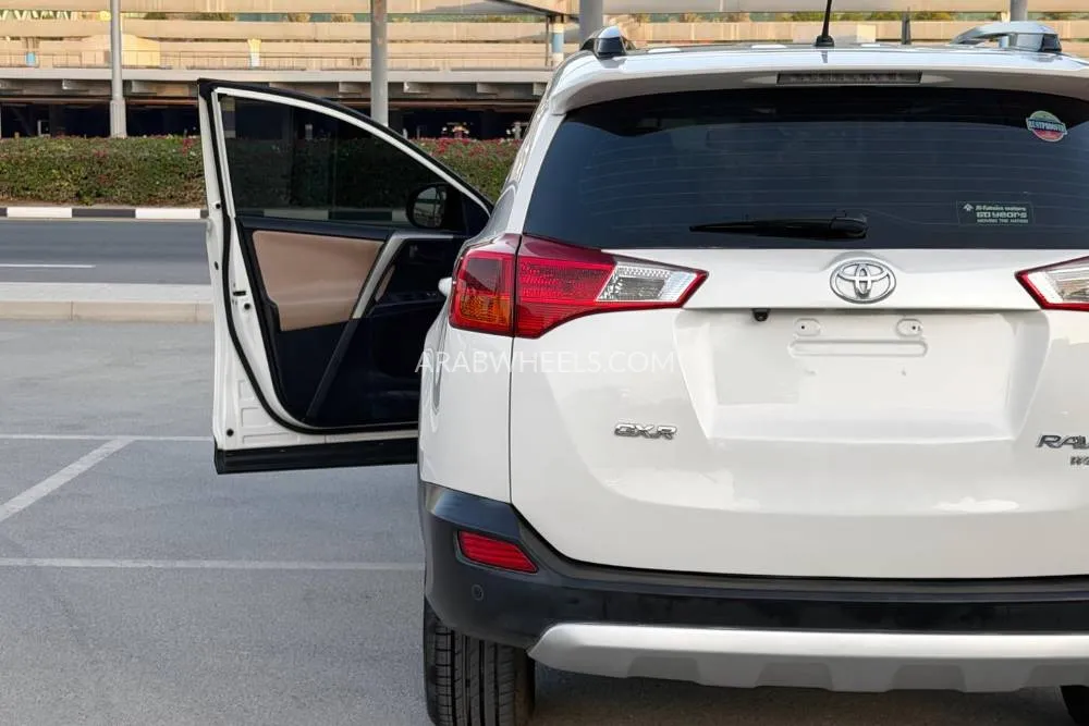Toyota Rav4 2015 for Sale in Dubai Image-15