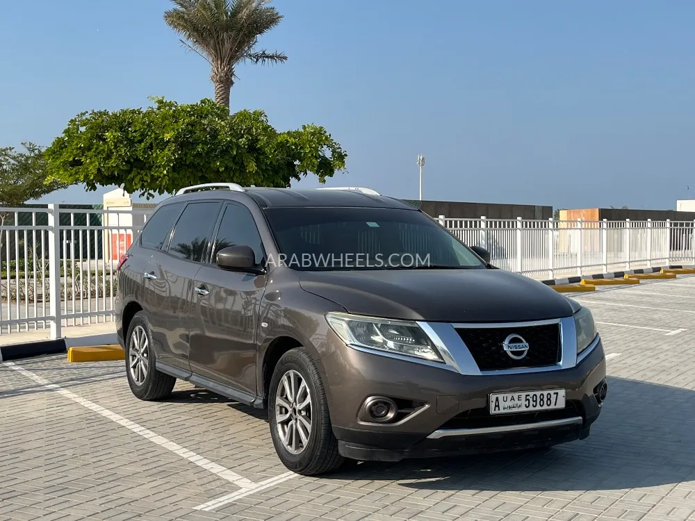 Nissan Pathfinder 2015 for Sale in Umm Al Quwain Image-3