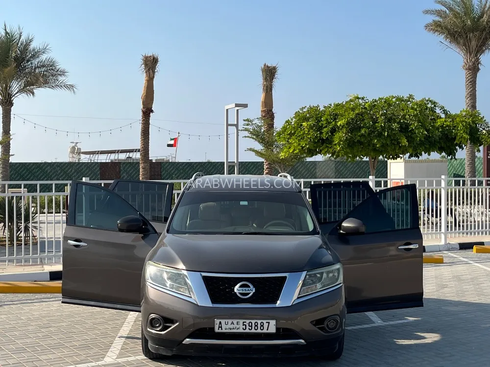 Nissan Pathfinder 2015 for Sale in Umm Al Quwain Image-6