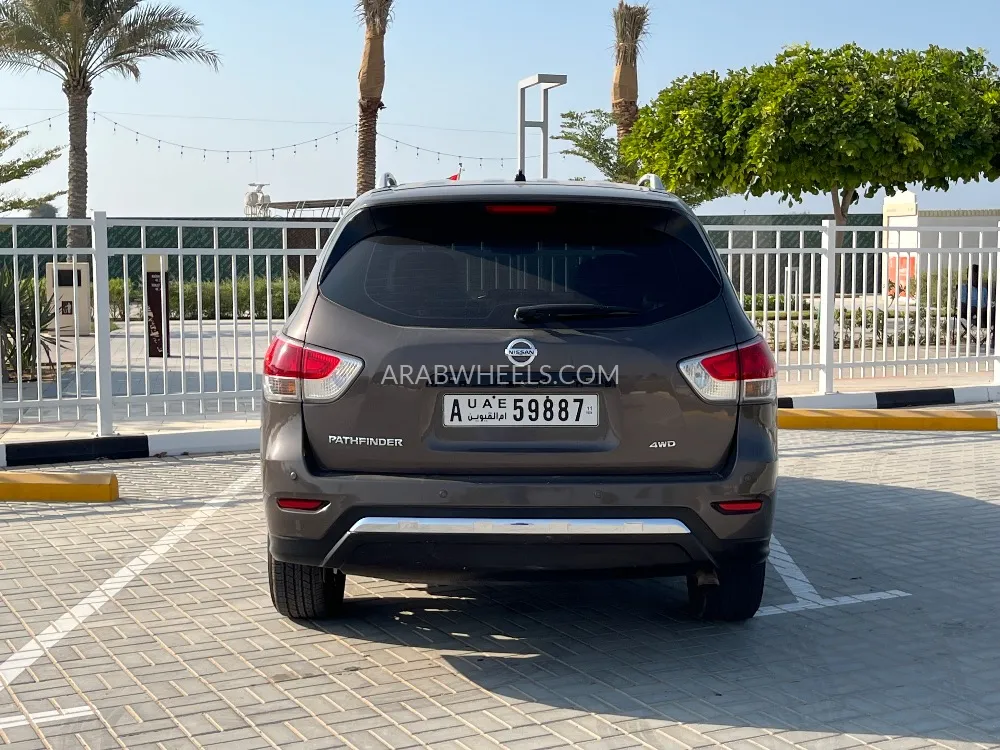 Nissan Pathfinder 2015 for Sale in Umm Al Quwain Image-12