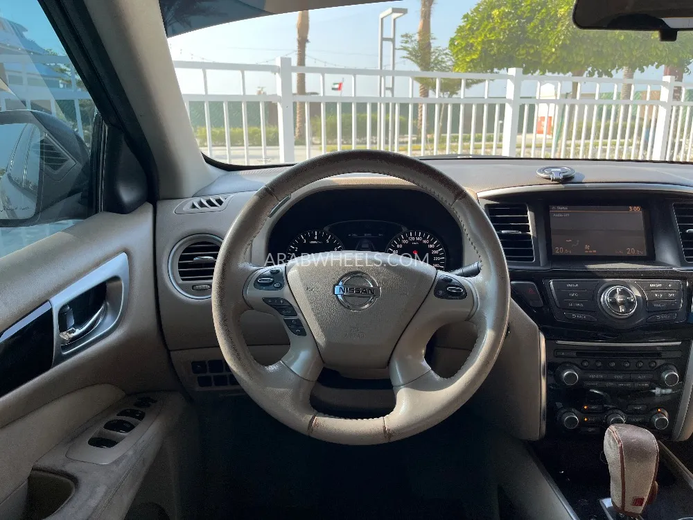 Nissan Pathfinder 2015 for Sale in Umm Al Quwain Image-11